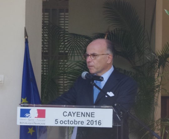 Guyane : Cazeneuve annonce des renforts policiers