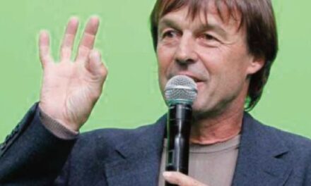 Plan climat : Nicolas Hulot annonce la fin de la vente des voitures diesel et essence d’ici 2040