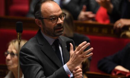 L’Etat « avance » et « agit » en Guyane, assure Edouard Philippe