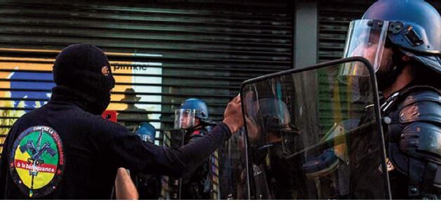 Guyane : échauffourées autour de la garde à vue du leader des « 500 Frères »