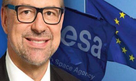 Spatial : le directeur de l’Agence spatiale européenne veut resserrer les liens avec l’UE