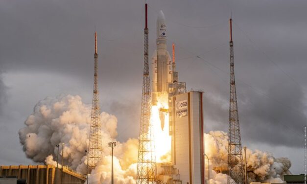 Ariane 5 lance le télescope spatial le plus puissant jamais construit