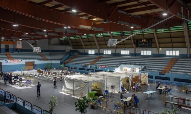 Covid-19 : L’impact « majeur » de la vaccination dans les DOM contre le risque d’hospitalisation