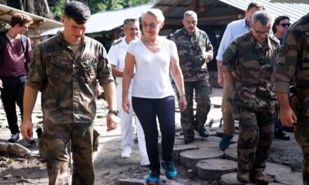 Élisabeth Borne au côté des militaires basés en Guyane pour le nouvel an