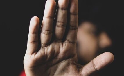 Violences conjugales : le nombre de victimes par habitant plus élevé dans les Outre-mer