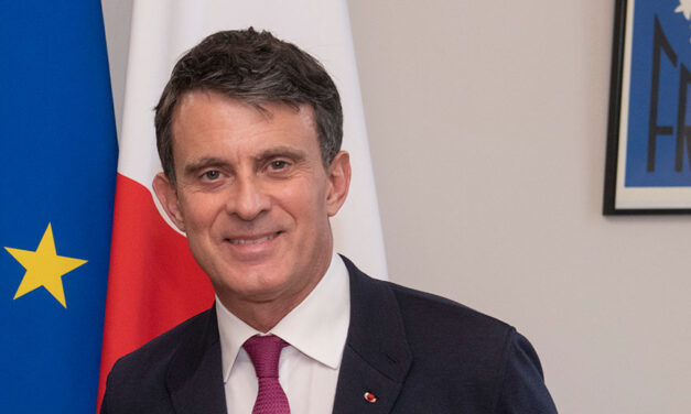 Mettre fin au « parisianisme » d’État : la feuille de route de Valls pour les outre-mer