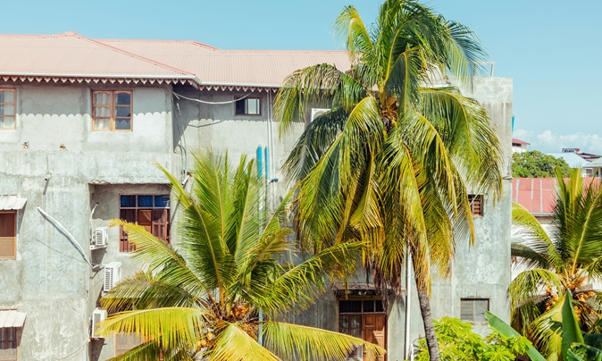 Plus de ménages multigénérationnels et de logements suroccupés dans les DOM